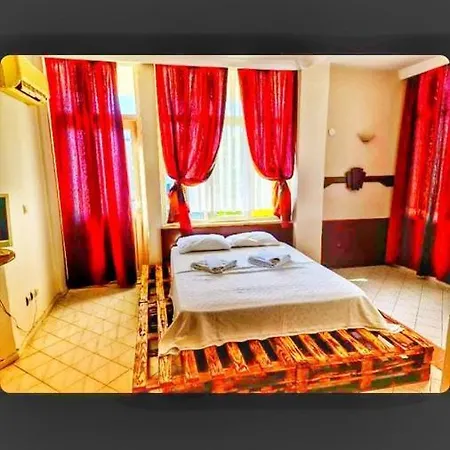 Hotel Golden Rock