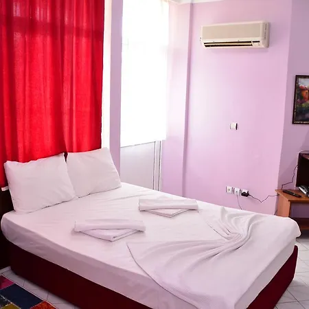 Hotel Golden Rock