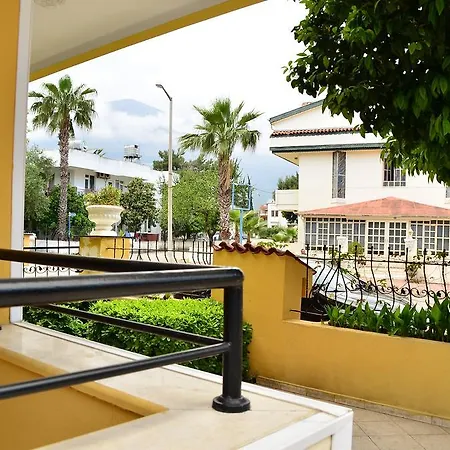 Golden Rock Hotel *